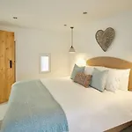 Host & Stay - Threadneedle Cottage