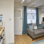 Host & Stay - Threadneedle Cottage